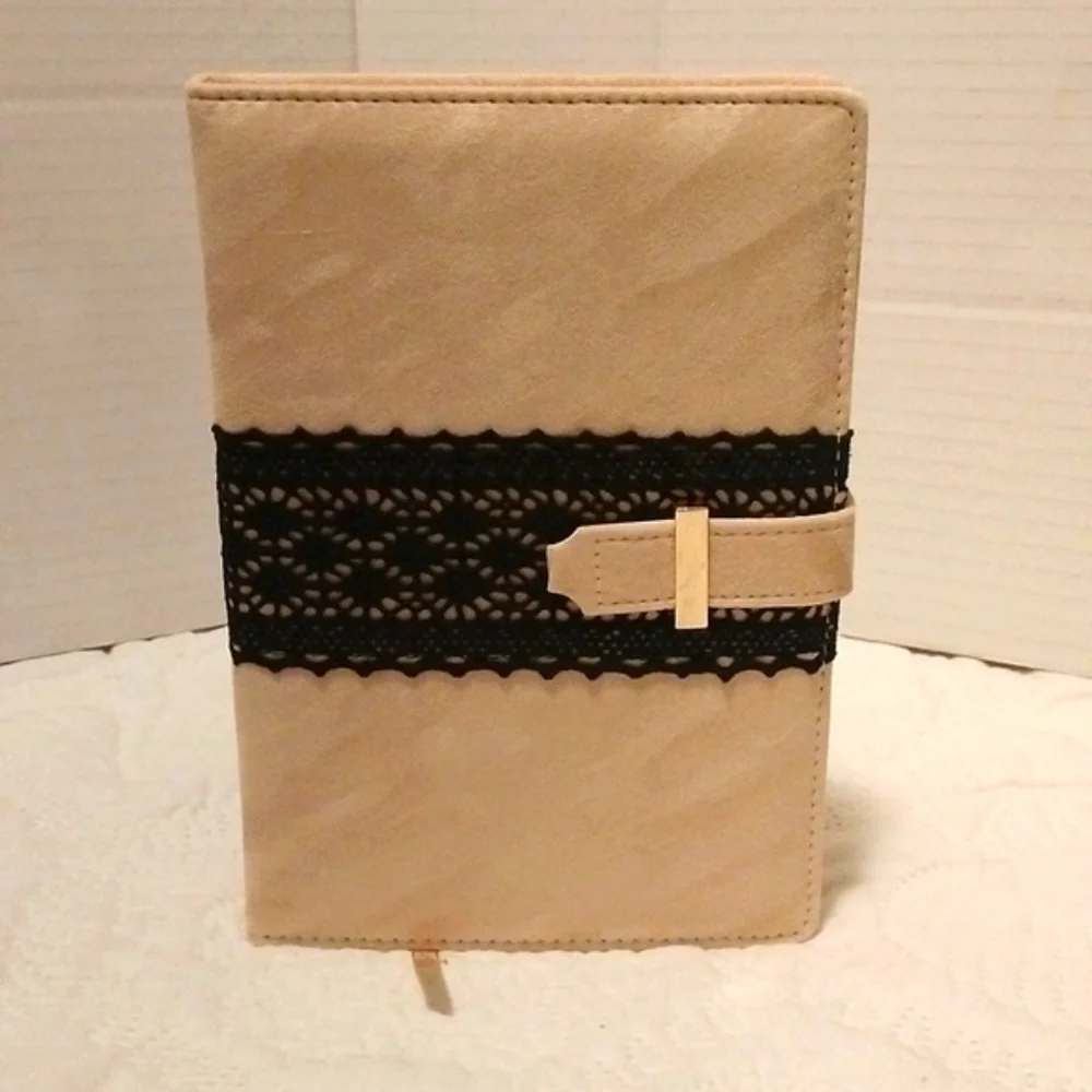 ⚜️ NWOT Velvet Cover Diary